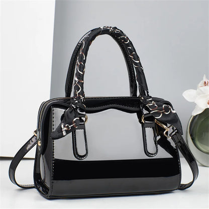 Custom Logo Large Capacity Crossbody New Fashionable Pendant Accessory Simple Shoulder Wholesale Luxury Tote Bag Woman Handbag