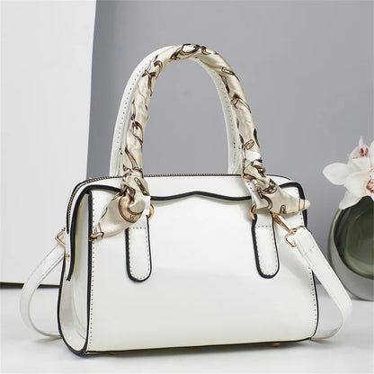 Custom Logo Large Capacity Crossbody New Fashionable Pendant Accessory Simple Shoulder Wholesale Luxury Tote Bag Woman Handbag