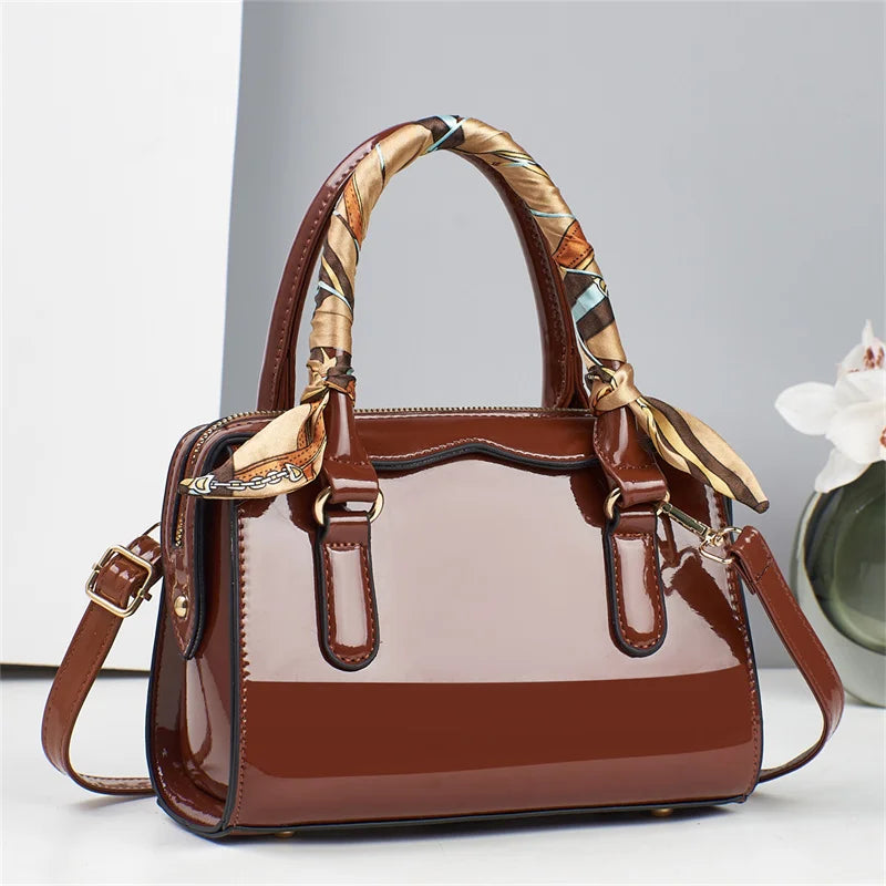 Custom Logo Large Capacity Crossbody New Fashionable Pendant Accessory Simple Shoulder Wholesale Luxury Tote Bag Woman Handbag