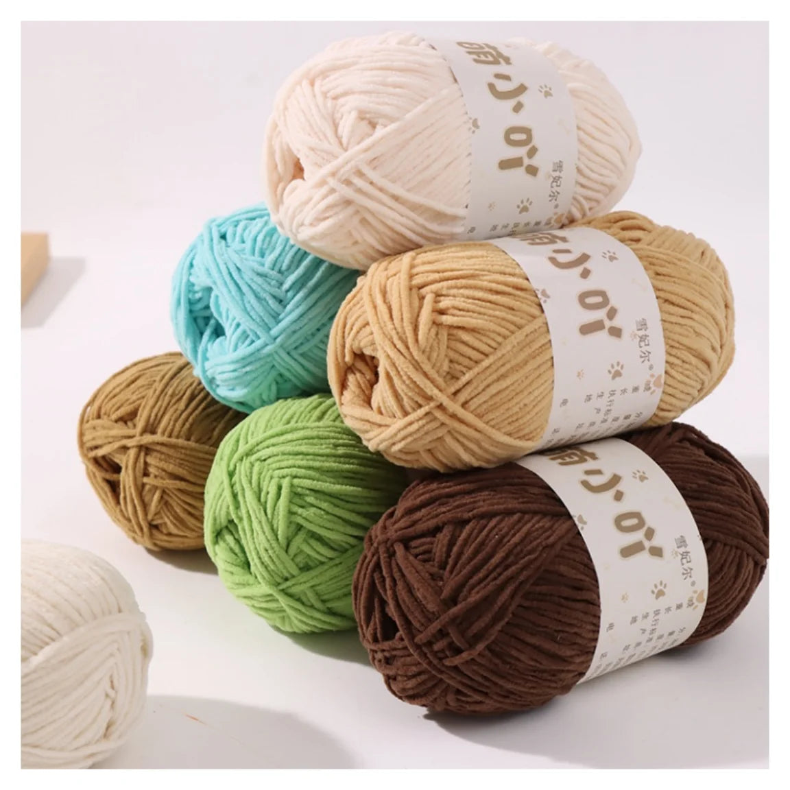 Factory Direct 100% Polyester Chenille Fancy Yarn Hand-Woven Knitting Yarn with Dyed Pattern for Weaving