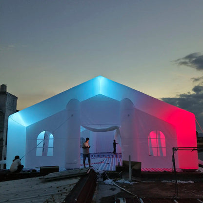 خيمة زفاف قابلة للنفخ بيضاء نقية عملاقة للاستخدام في الهواء الطلق مع إضاءة LED، سرادق استقبال يتسع لـ 100/200/300 شخص