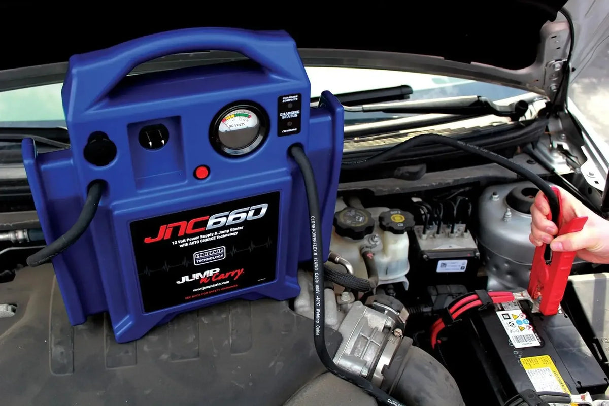 Jump-N-Carry JNC660 1700 Peak Amp Démarreur de saut 12 volts, bleu