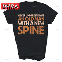 Chirurgie au dos Vieil homme avec une nouvelle colonne vertébrale Fusion de colonne vertébrale Chemise unisexe Cadeau T-shirt Jeune Rétro Unique Top Graphique T-shirts Coton
