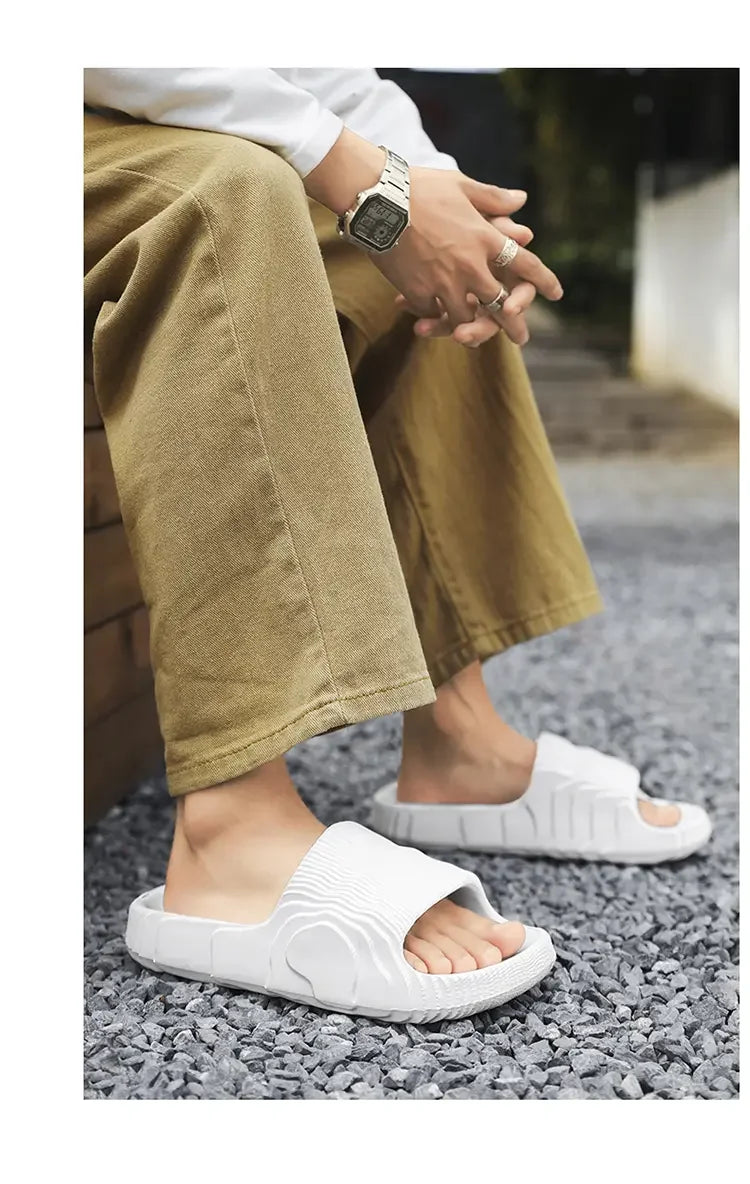 Sandales de plage solides pour hommes et femmes, pantoufles d'été antidérapantes, souples, unisexes, chaussures de luxe ultralégères pour l'extérieur
