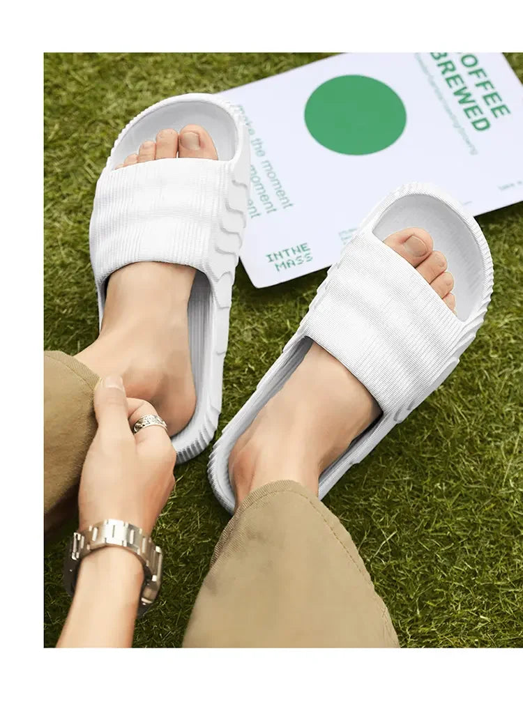 Sandales de plage solides pour hommes et femmes, pantoufles d'été antidérapantes, souples, unisexes, chaussures de luxe ultralégères pour l'extérieur