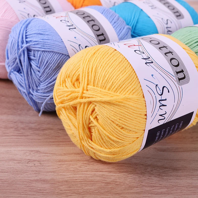 200 g de fil de coton pur 100 %, fil au crochet moyen-fin, fait à la main pour tricoter des pulls, des gilets, des chapeaux et des petites couvertures. Fil de coton moyen-fin, 1 pièce = 4 pièces = 200 grammes