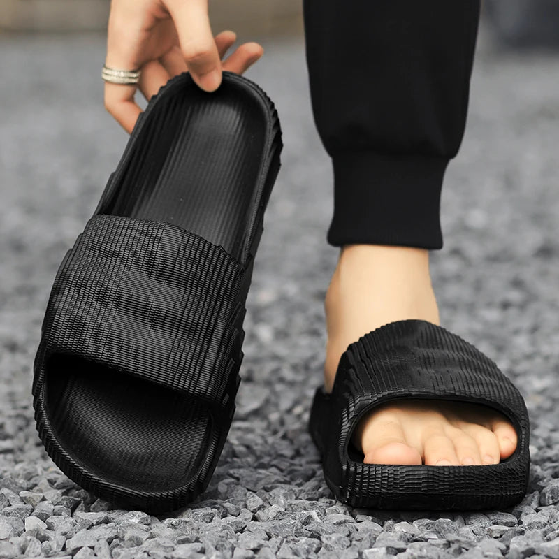 Sandales de plage solides pour hommes et femmes, pantoufles d'été antidérapantes, souples, unisexes, chaussures de luxe ultralégères pour l'extérieur