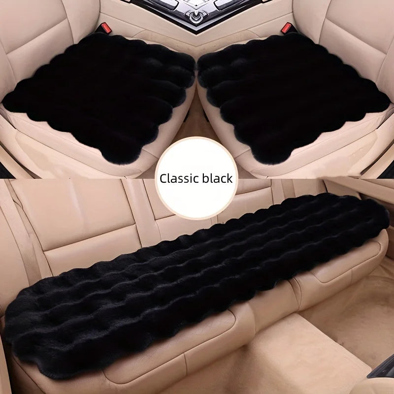 Un ensemble de nouvelles housses de voiture en fourrure de lapin en peluche avec une bonne sensation, antidérapantes d'hiver, chaudes et épaisses, adaptées aux hommes et aux femmes.