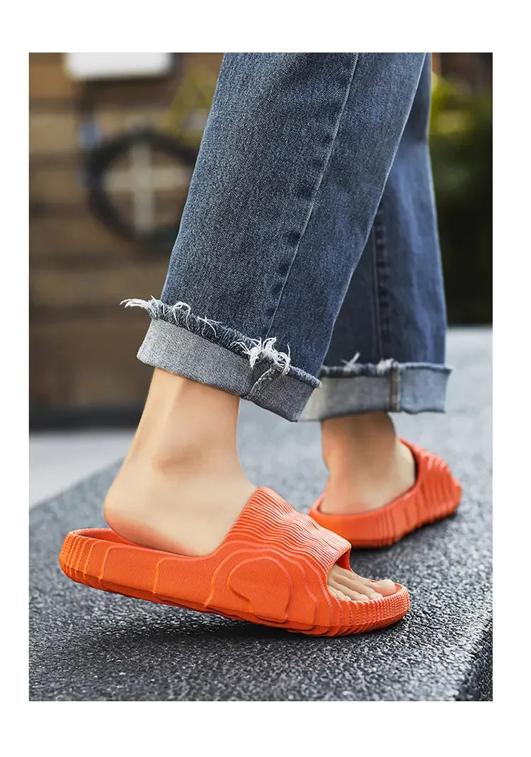 Sandales de plage solides pour hommes et femmes, pantoufles d'été antidérapantes, souples, unisexes, chaussures de luxe ultralégères pour l'extérieur