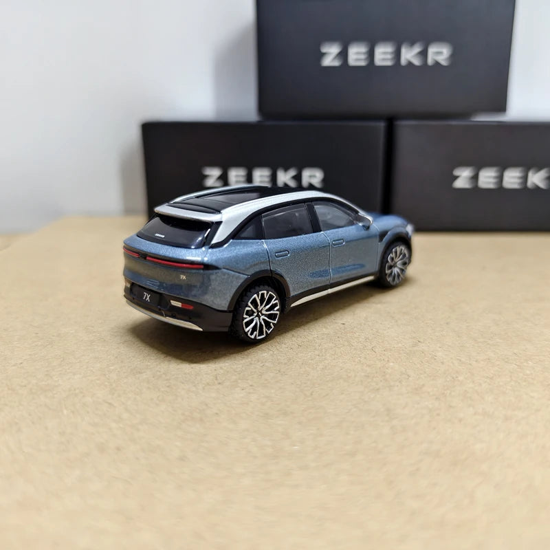 1:64 ZEEKR 7X SUV modèle de voiture en alliage moulé sous pression en métal Miniature échelle nouvelle énergie véhicule modèle de voiture Simulation Collection enfants jouet cadeau