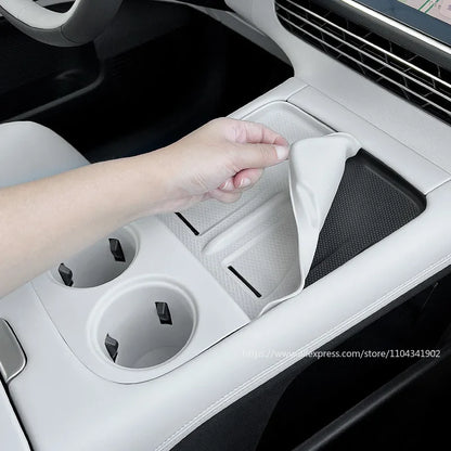 Xiaopeng-Coussin en silicone de charge sans fil, intérieur de protection, contrôle central, tasse à eau, adapté pour Xpeng G6