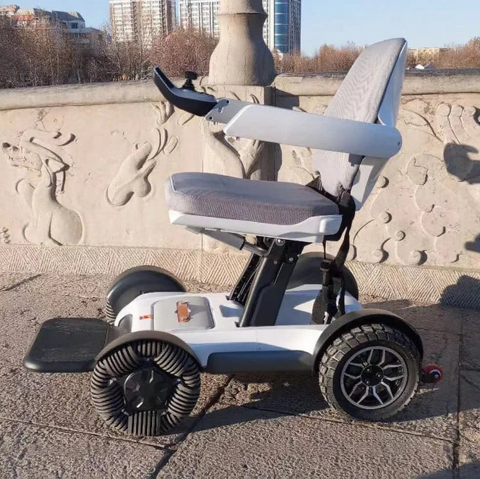 Alliage d'aluminium de luxe Lithium-ion automatique Portable pliant Robot intelligent fauteuil roulant électrique fauteuil roulant électrique pliable personnes âgées