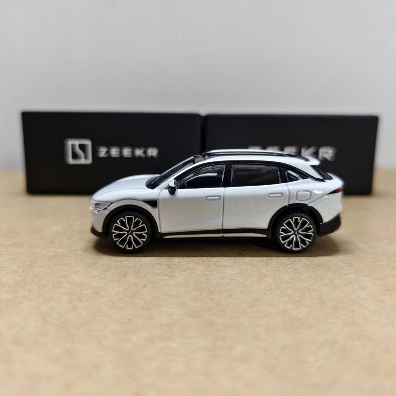1:64 ZEEKR 7X SUV modèle de voiture en alliage moulé sous pression en métal Miniature échelle nouvelle énergie véhicule modèle de voiture Simulation Collection enfants jouet cadeau