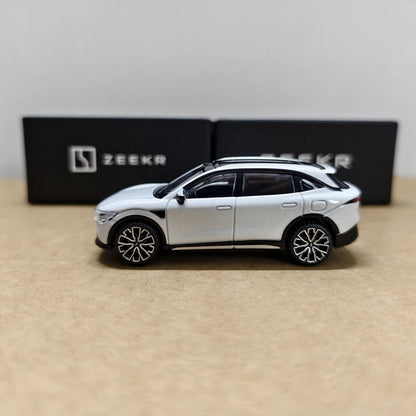 1:64 ZEEKR 7X SUV modèle de voiture en alliage moulé sous pression en métal Miniature échelle nouvelle énergie véhicule modèle de voiture Simulation Collection enfants jouet cadeau