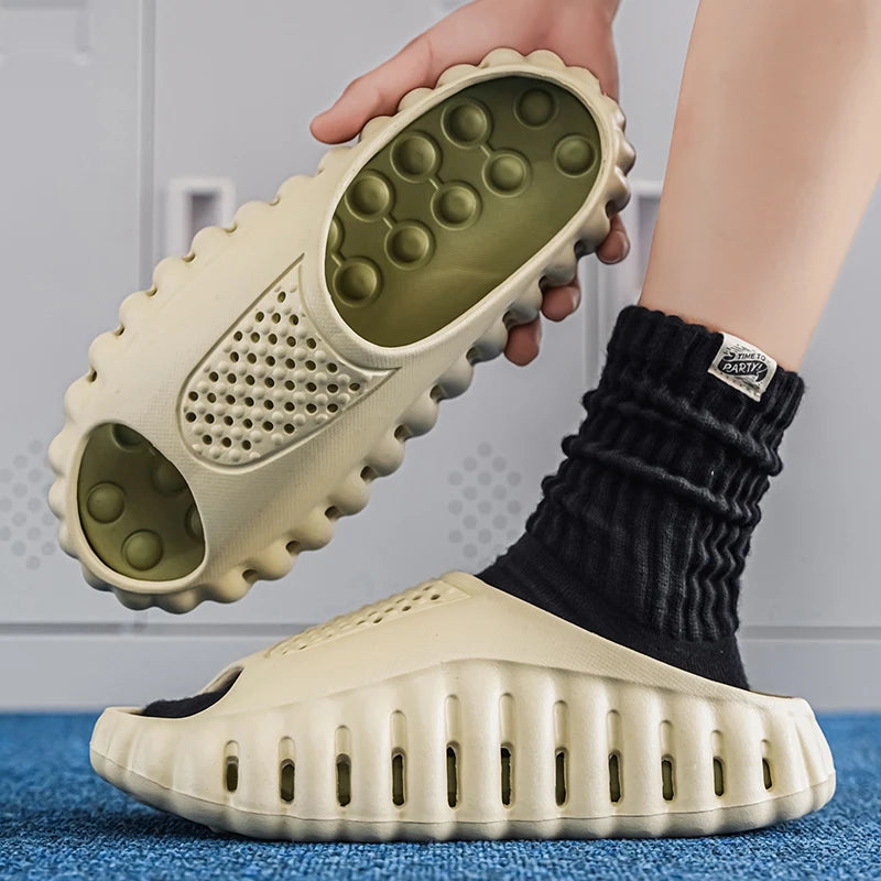 شباشب تدليك جديدة للرجال لفصلي الربيع والصيف، صنادل داخلية وخارجية، أحذية شاطئ كاجوال للرجال، شباشب مريحة، شباشب داخلية للرجال