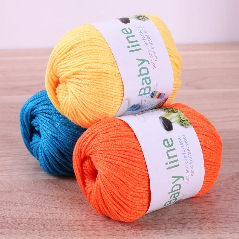 200 g 6 brins de boules de fil doux tricotées faites à la main d'épaisseur moyenne pour la fabrication de pulls, chapeaux, foulards, gants, chaussures en fil, boules de fil doux, 1 pièce = 4 boules = 200 grammes