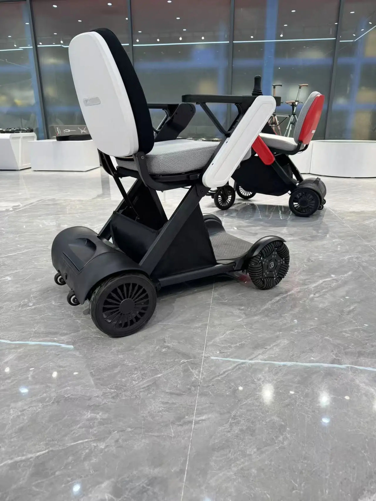 2025 nouveau fauteuil roulant électrique pliant entièrement automatique léger personnes âgées mobilité Scooter fauteuil roulant électrique