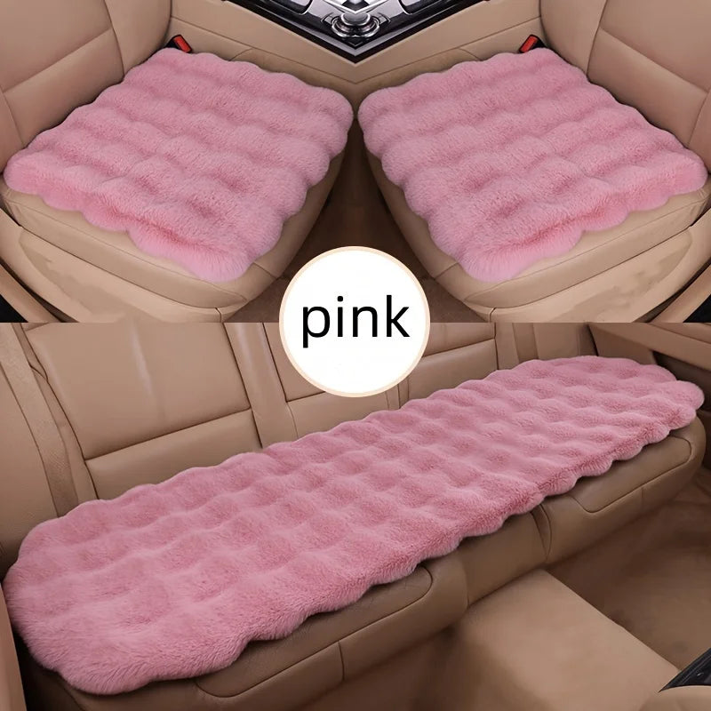 Un ensemble de nouvelles housses de voiture en fourrure de lapin en peluche avec une bonne sensation, antidérapantes d'hiver, chaudes et épaisses, adaptées aux hommes et aux femmes.