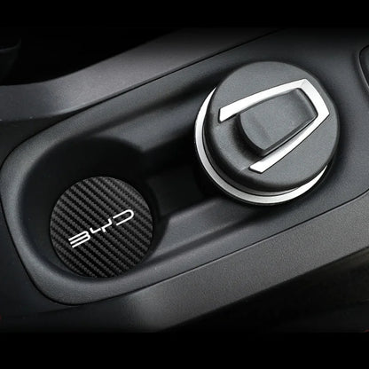 Tapis de dessous de verre en cuir, 2 pièces, emblème de voiture, coussin de tasse d'eau pour BYD Atto 3 Yuan F3 E6 F0 G3 I3 Plus Ea1 Song Max Tang Dmi 2din Pro E2